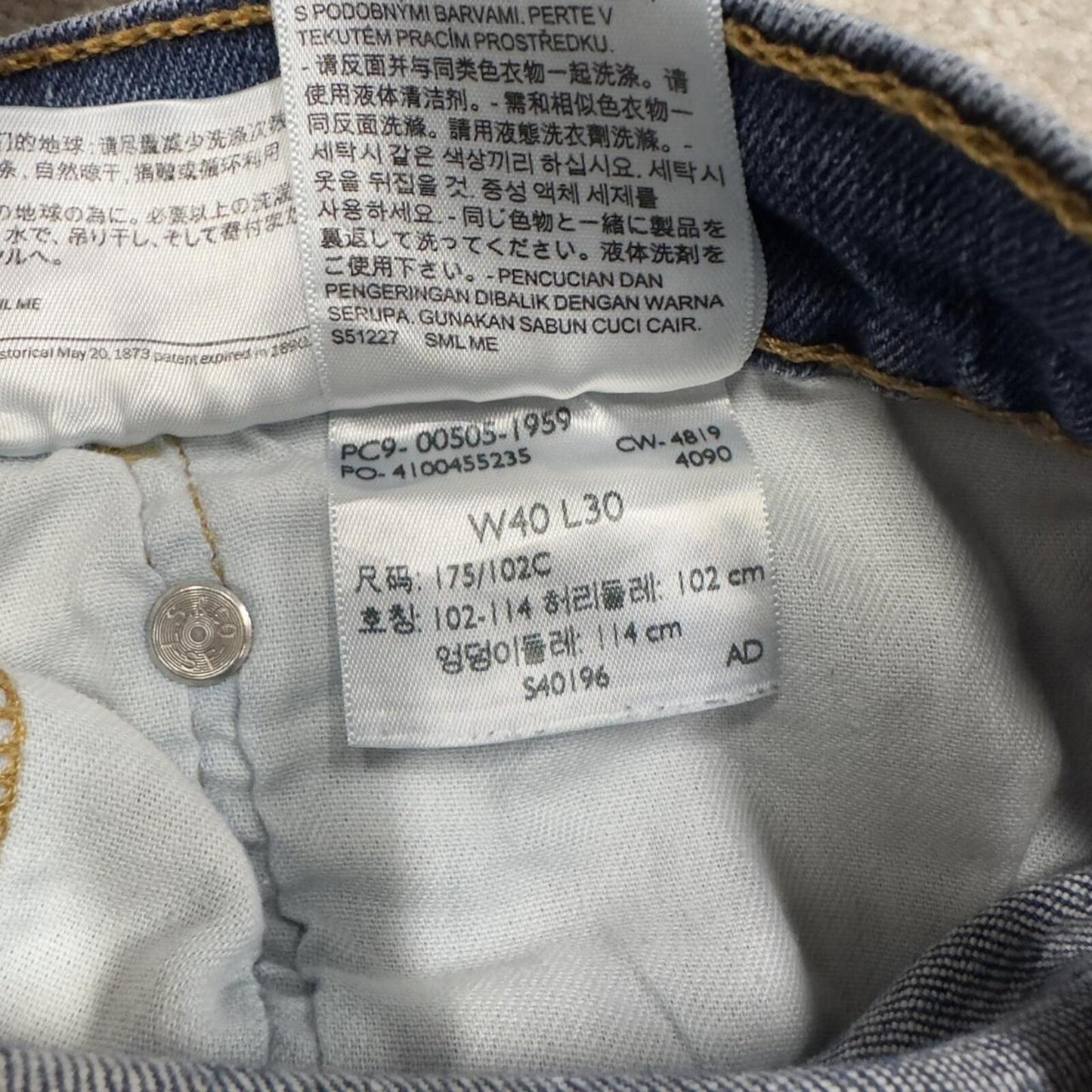 Vintage Y2K Levi’s 505 jeans blue straight leg 00s style denim pants red tab logo