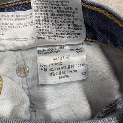 Vintage Y2K Levi’s 505 jeans blue straight leg 00s style denim pants red tab logo