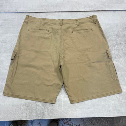 Mens baggy Wrangler cargo shorts W42