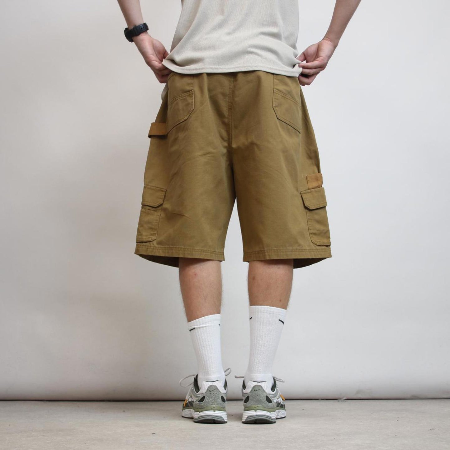 Tan Dickies cargo shorts W44