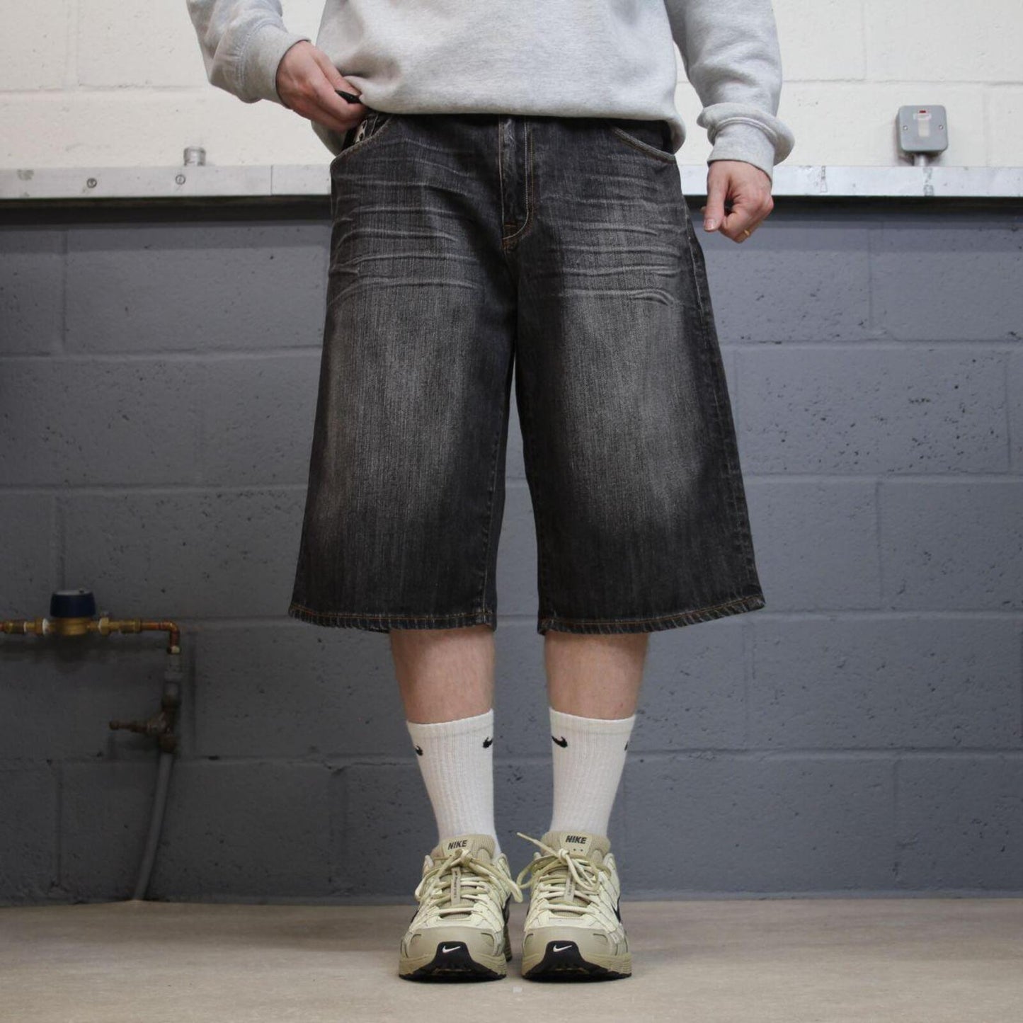 Baggy long denim shorts y2k black Artful Dodger skater style brand surf jorts