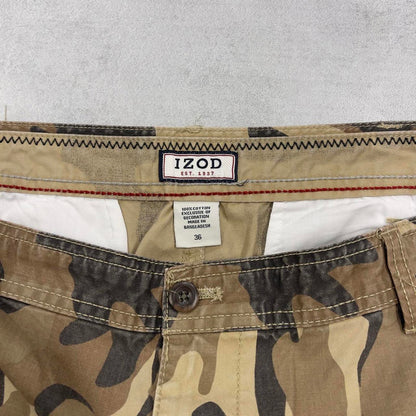 Baggy camo IZOD cargo shorts W38