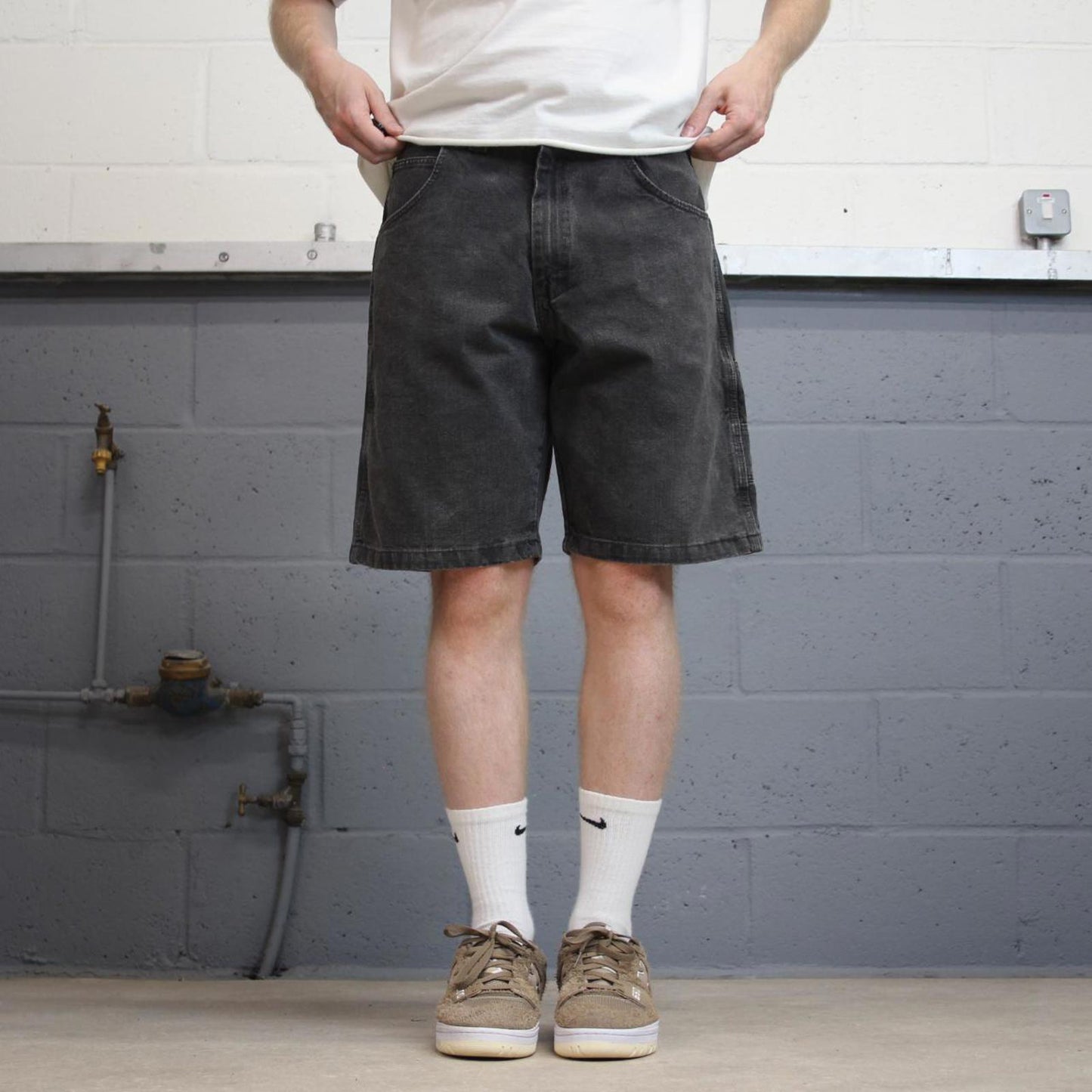 Black Wrangler carpenter jorts W31