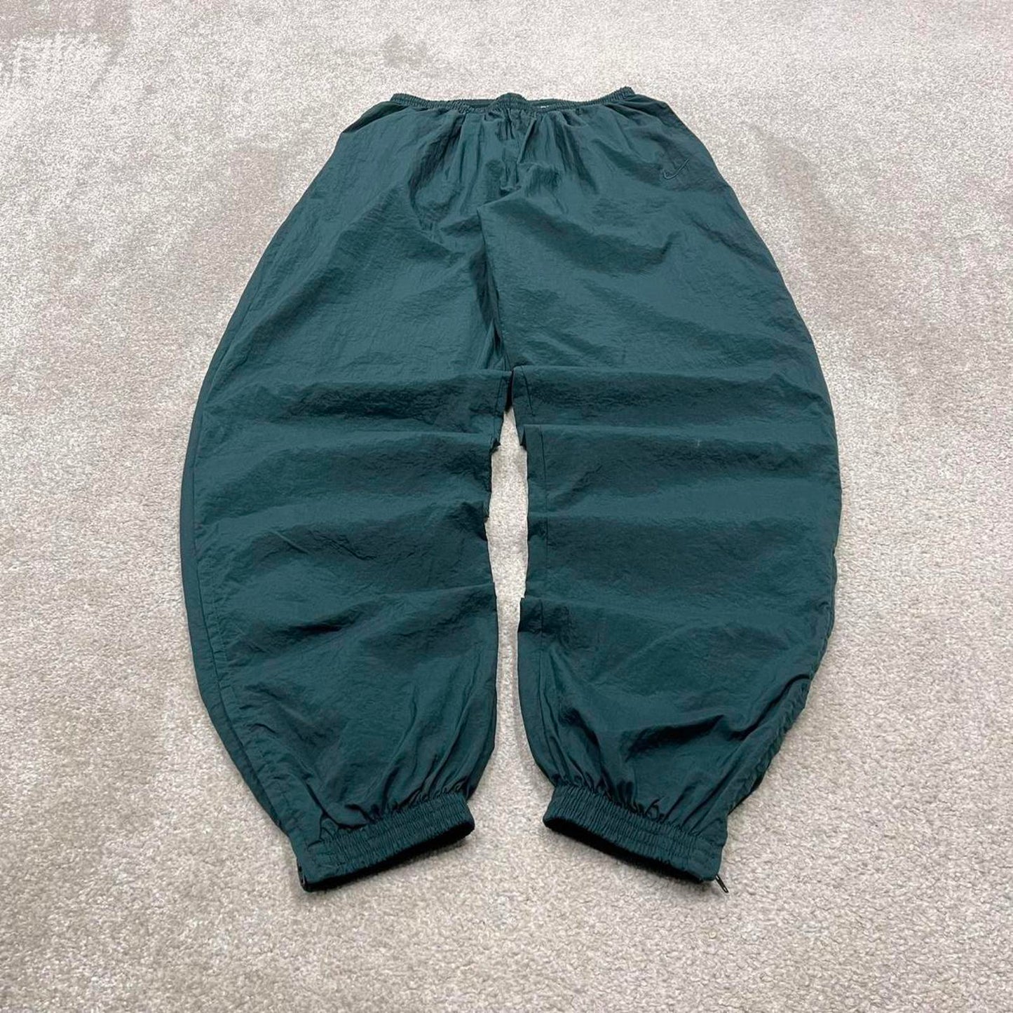 00s baggy Nike tracksuit bottoms green Medium loose y2k style sportswear track pants gym wear