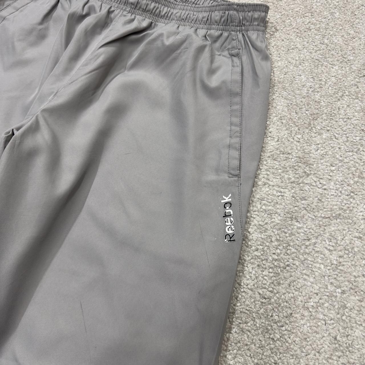 Y2K baggy Reebok tracksuit bottoms grey M Loose leg mesh lined casual 2000s style track pants