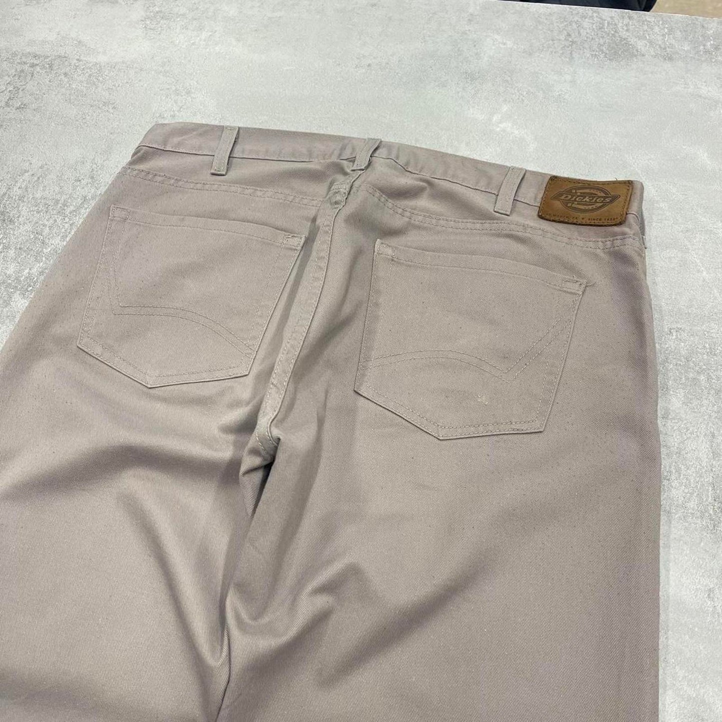 Dickies trousers W36L32 beige grey chino style pants