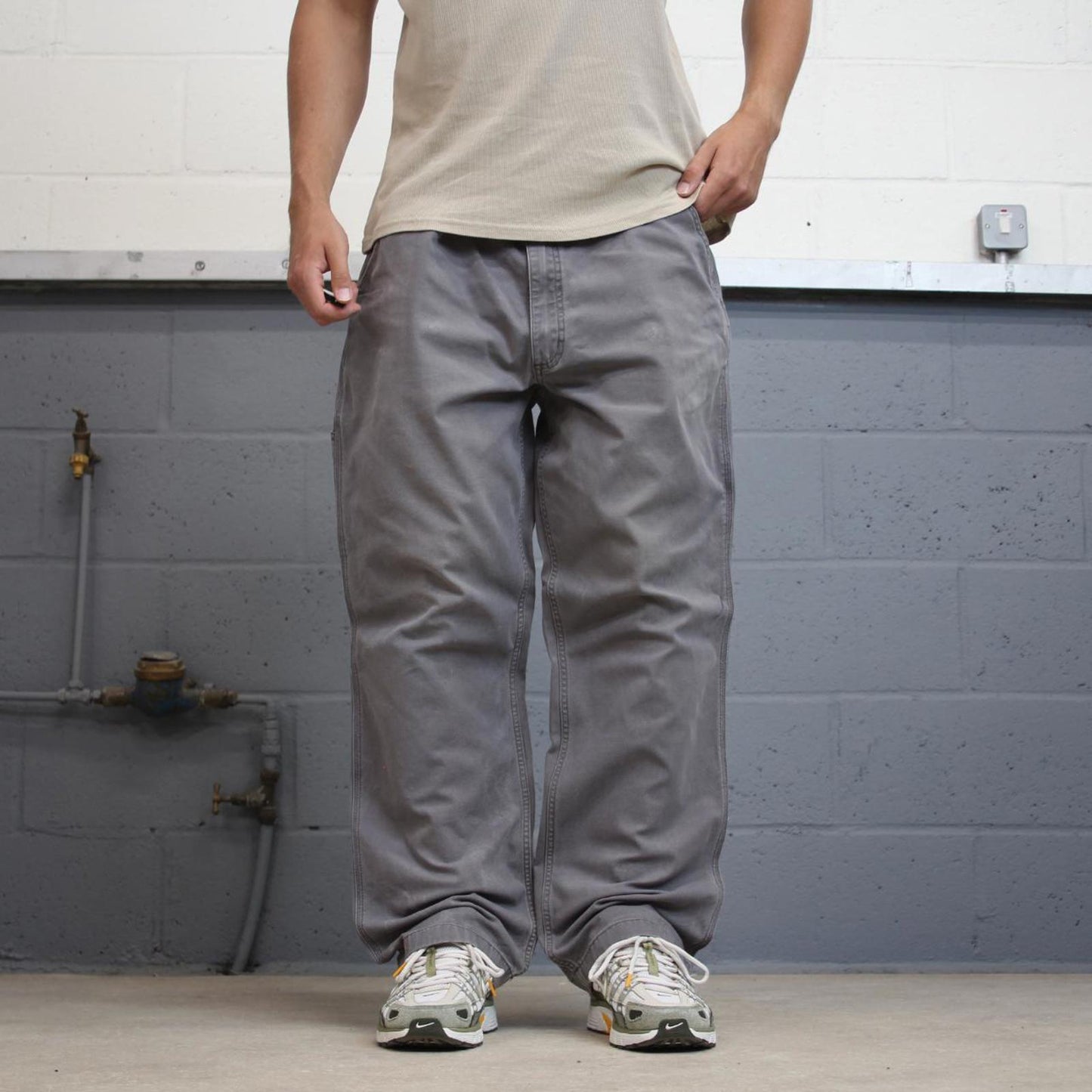 Grey Carhartt carpenter pants W42L30