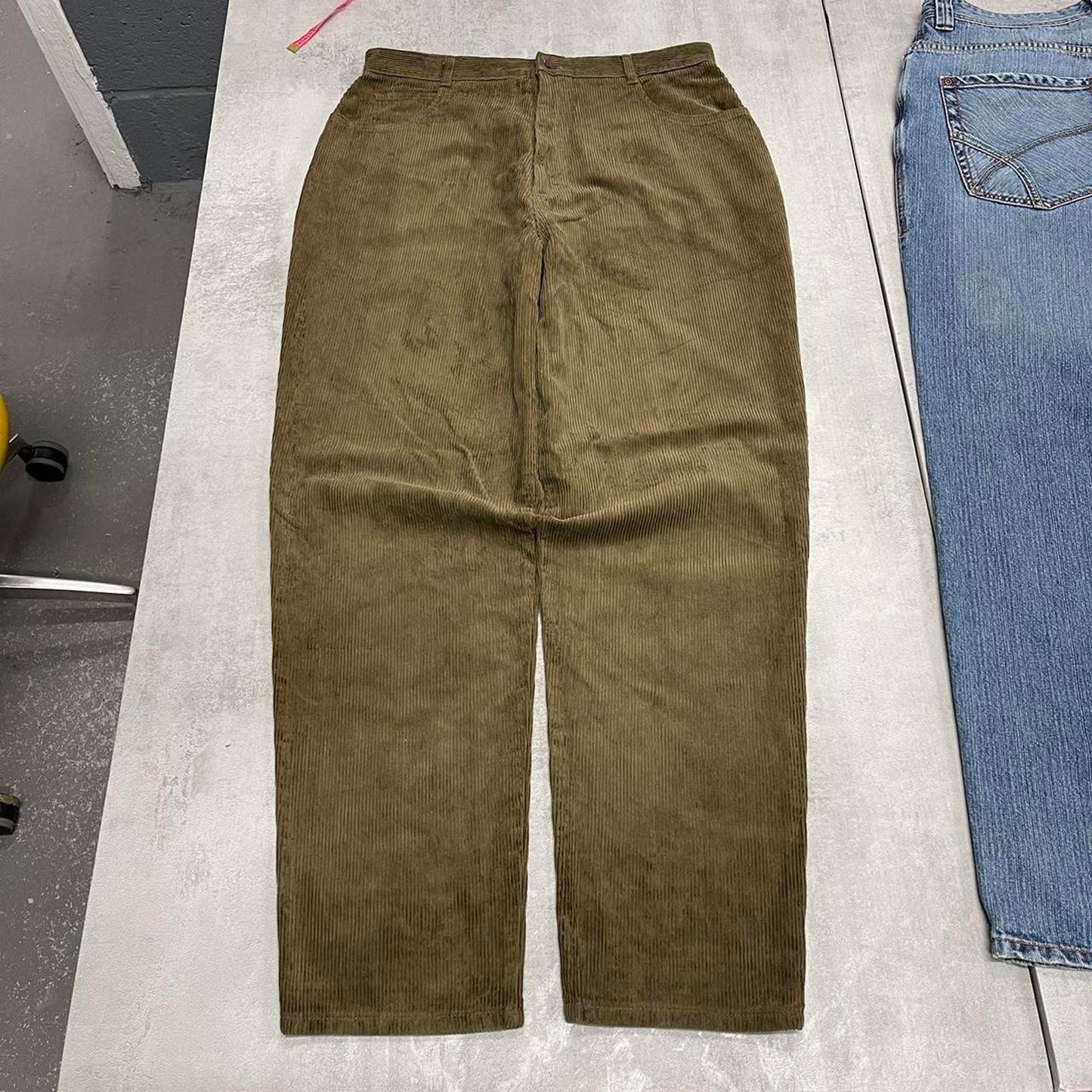 Khaki jumbo Corduroy trousers W32L31