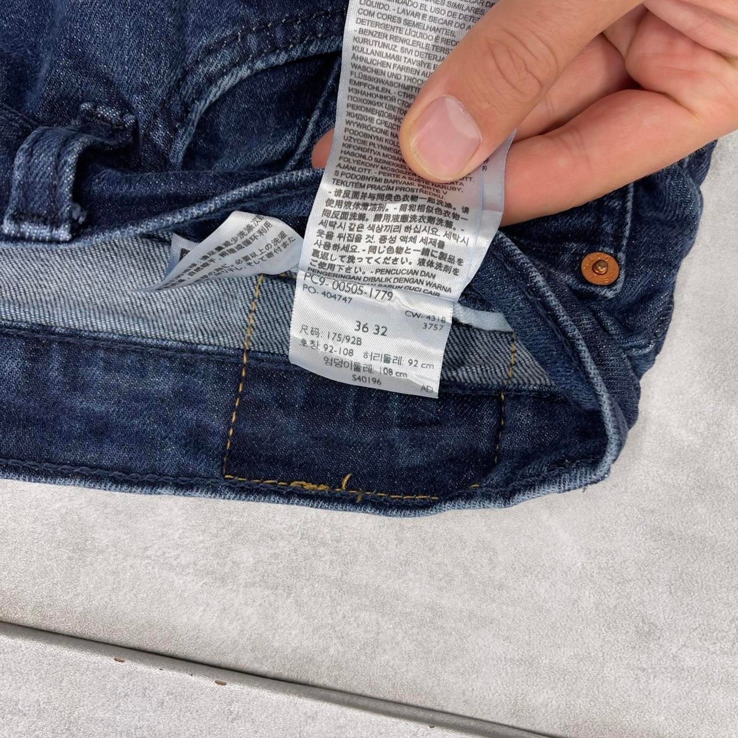 Blue Levis 505 jeans W36L32 straight fit denim skate style pants red tab logo