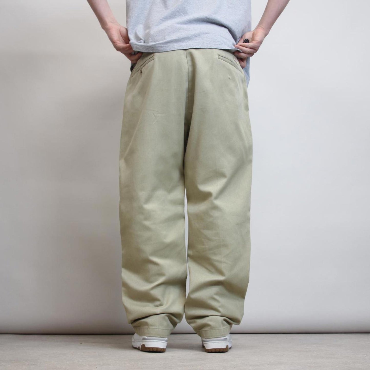 Mens Khaki beige Dickies pants W38 L31 chino style skate trousers