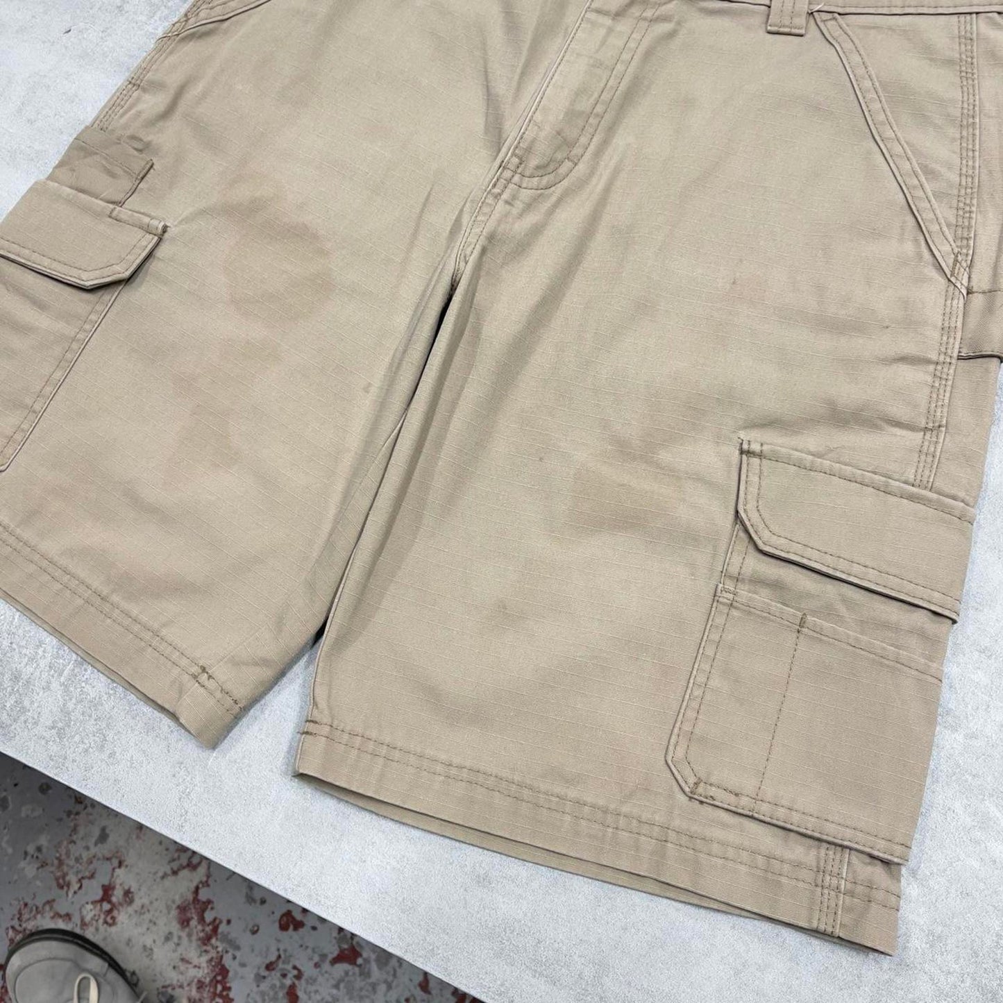 Beige baggy Dickies cargo shorts W32