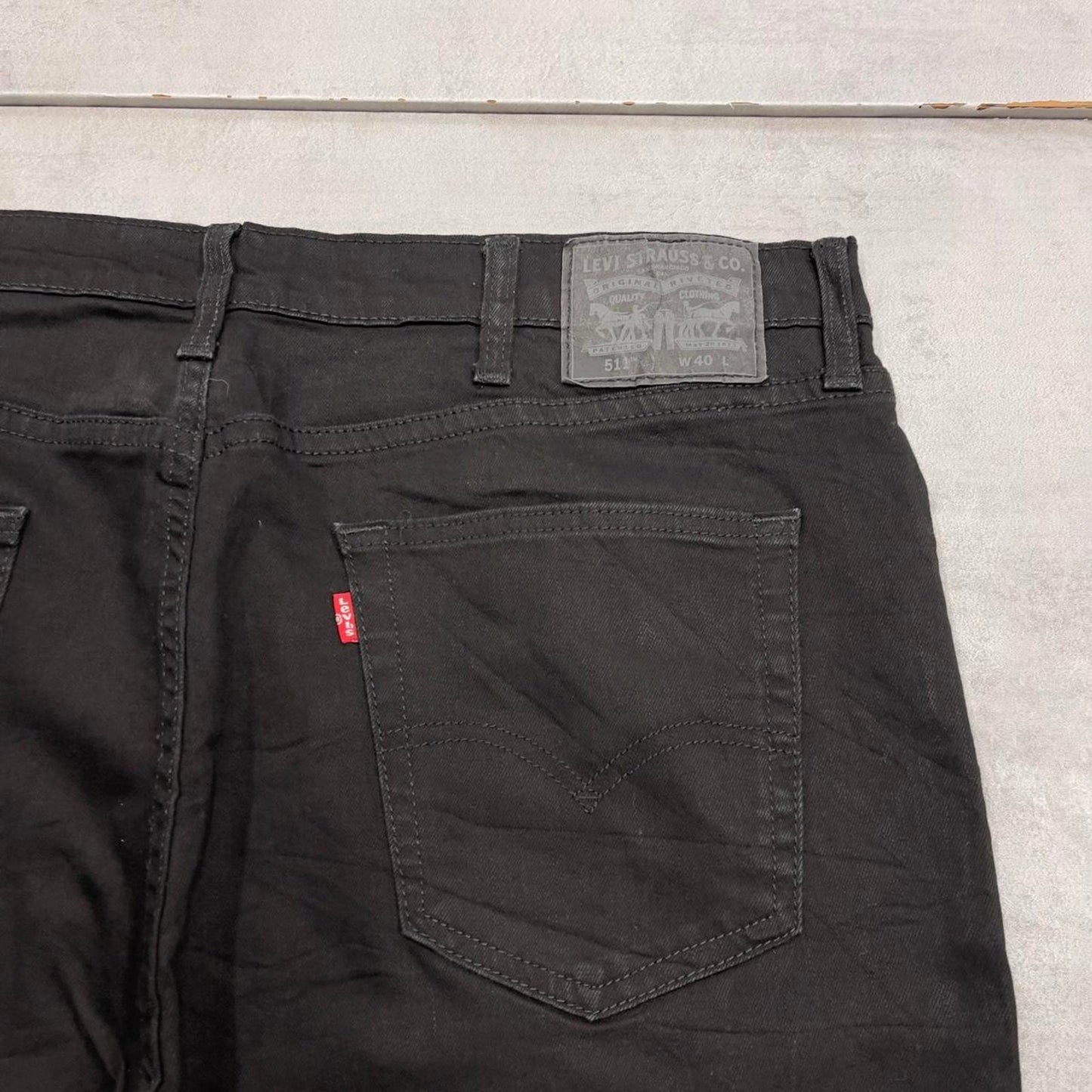 Black Levi’s jorts W40