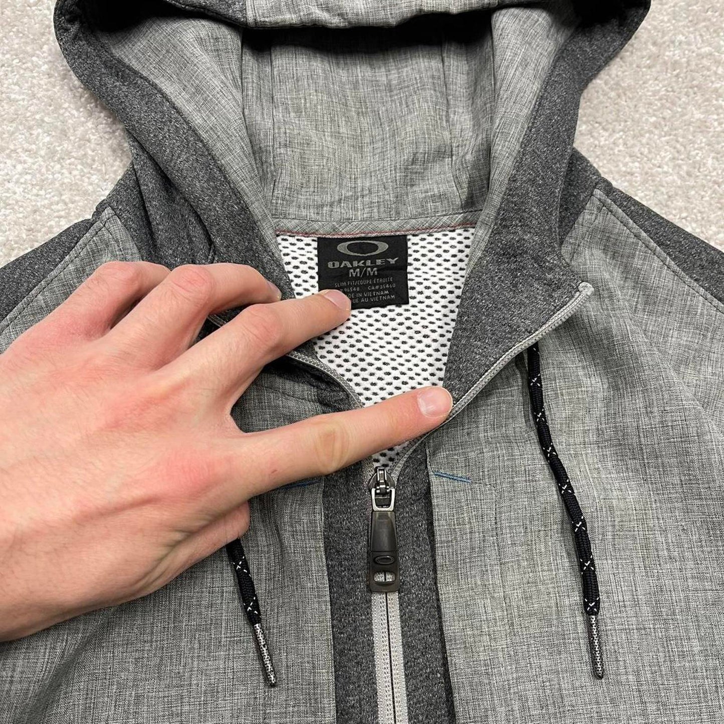 00s Oakley technical hoodie M men's y2k style grey lightweight hooded performance tech top