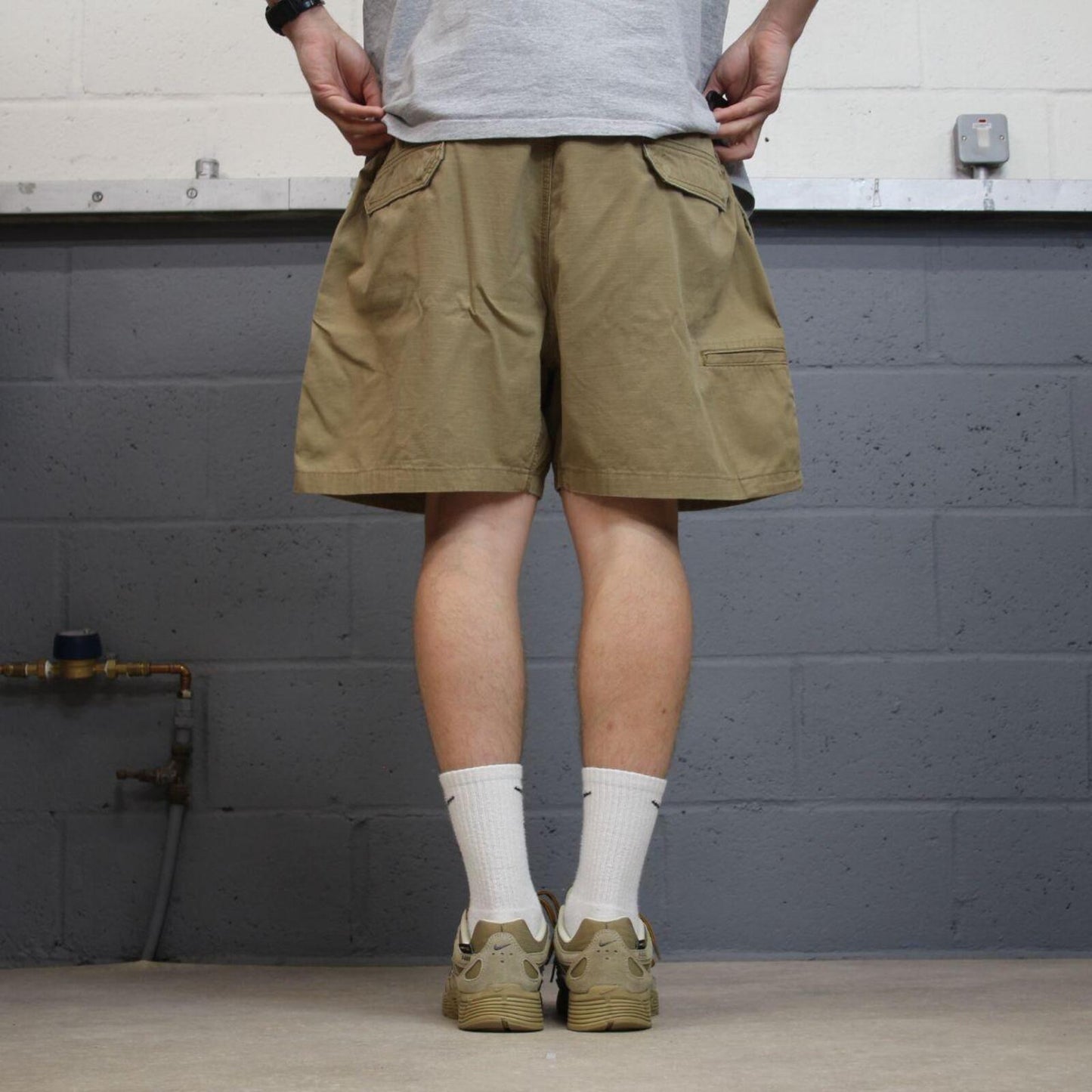 Carhartt cargo shorts loose khaki Canvasy relaxed fit skate style shorts