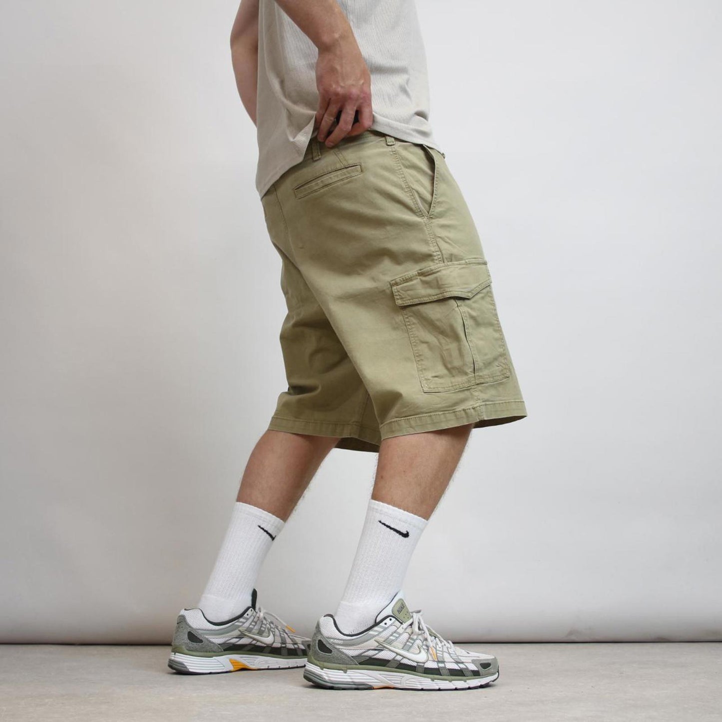 Mens baggy cargo shorts W40