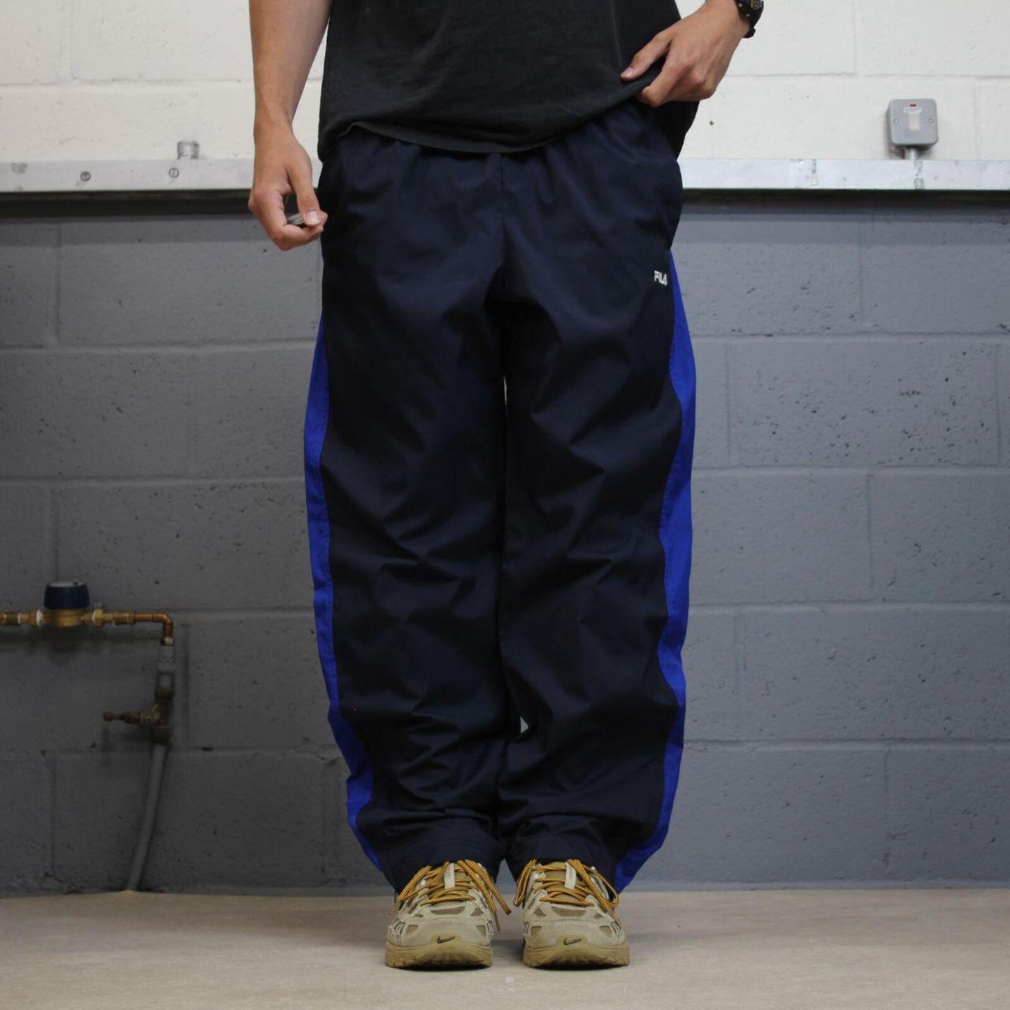 Y2K FILA tracksuit bottoms navy Loose embroidered lined side stripe track pants