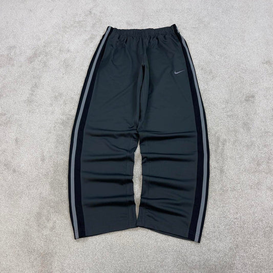 Baggy Nike Trackies Large Grey y2k 00s style loose wide leg joggers embroidered logo side stripe