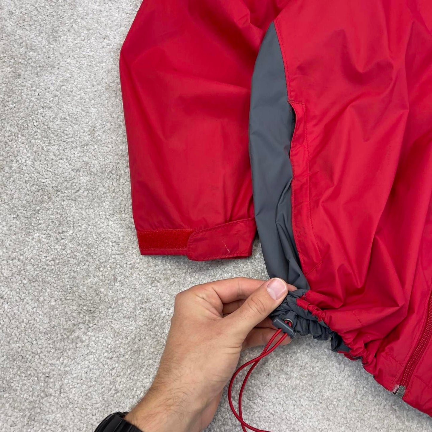 Red grey Columbia technical jacket XL men's y2k style unlined hooded adjustable windbreaker autumn