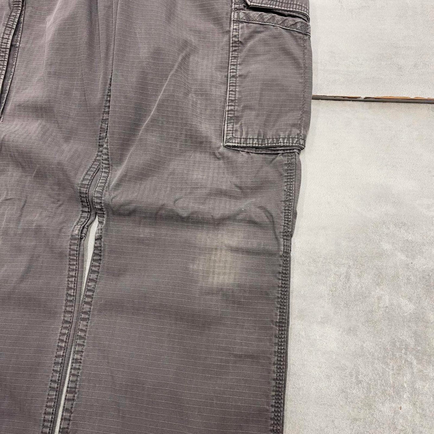 Grey Carhartt cargo pants W31L32