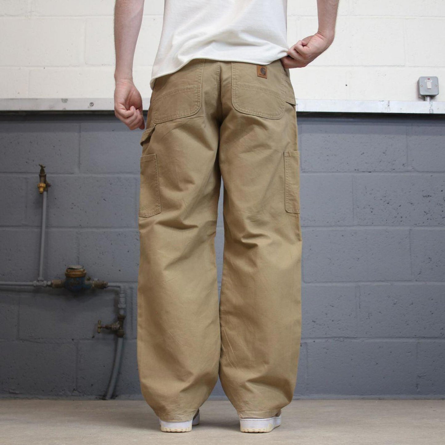 Vintage baggy Carhartt carpenter pants W32L30 tan 90s style loose leg skater cargos