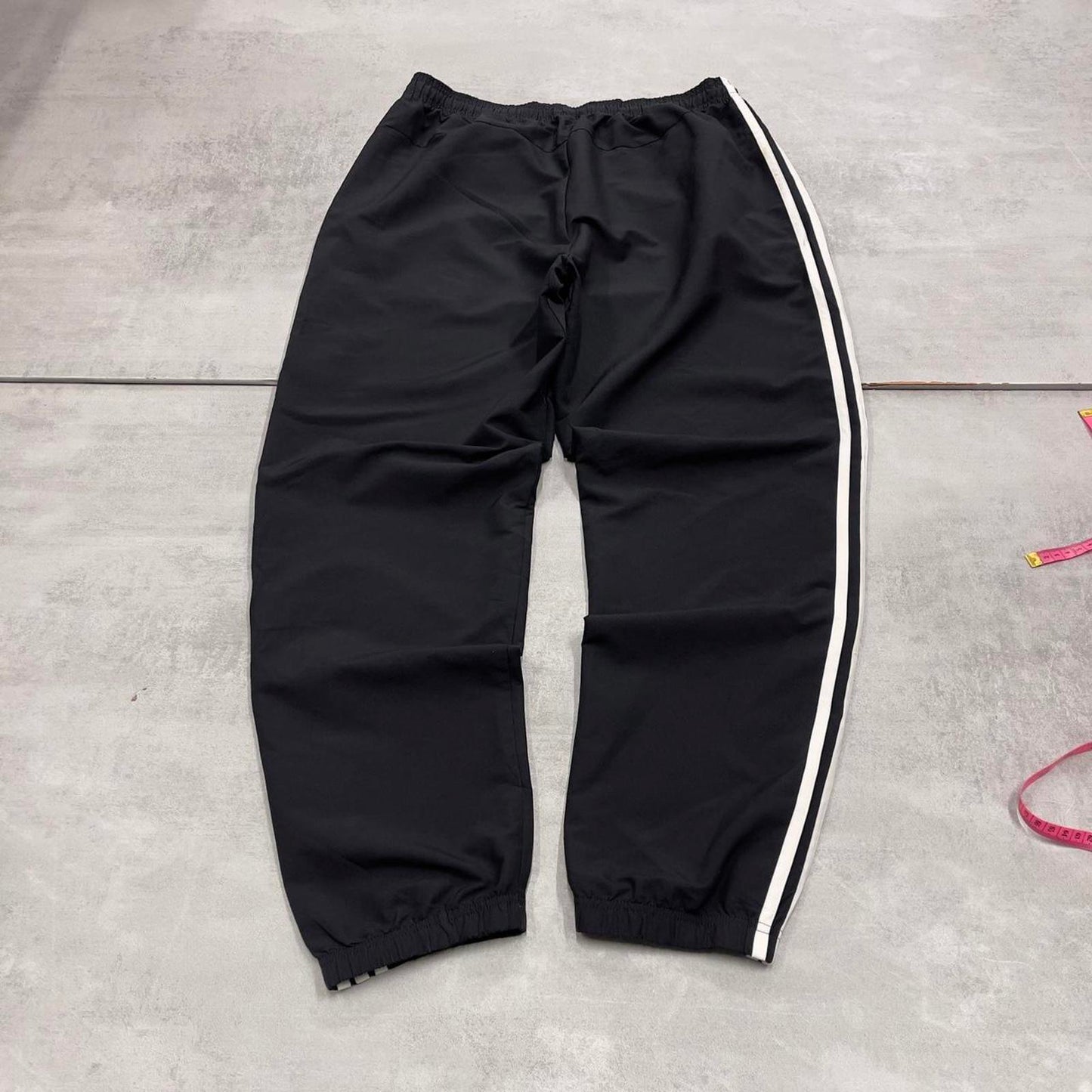 Black Adidas joggers L y2k style sportswear track pants side stripe design