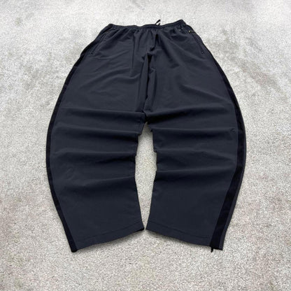 Black Nike trackies XL loose y2k style joggers print Swoosh logo track pants side stripes