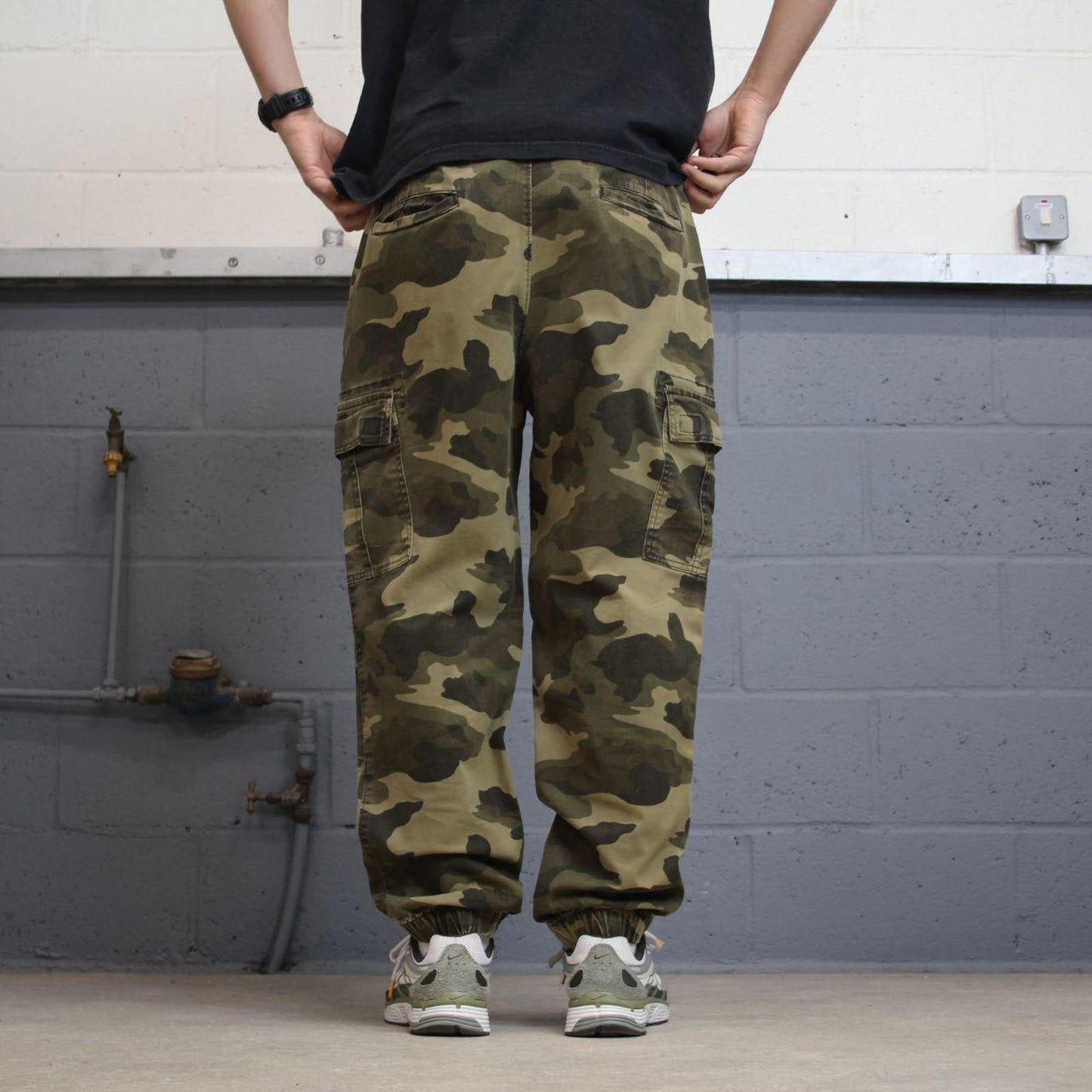camo Urban Pipeline cargo pants W40L29 khaki green camouflage loose y2k style cargos utility pockets