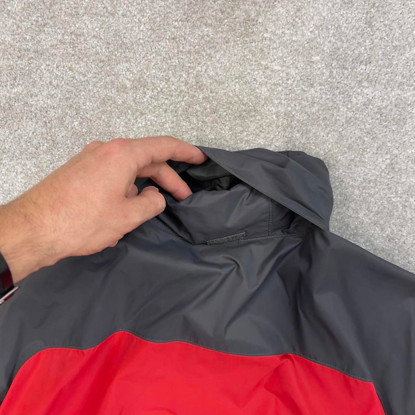 Red grey Columbia technical jacket XL men's y2k style unlined hooded adjustable windbreaker autumn