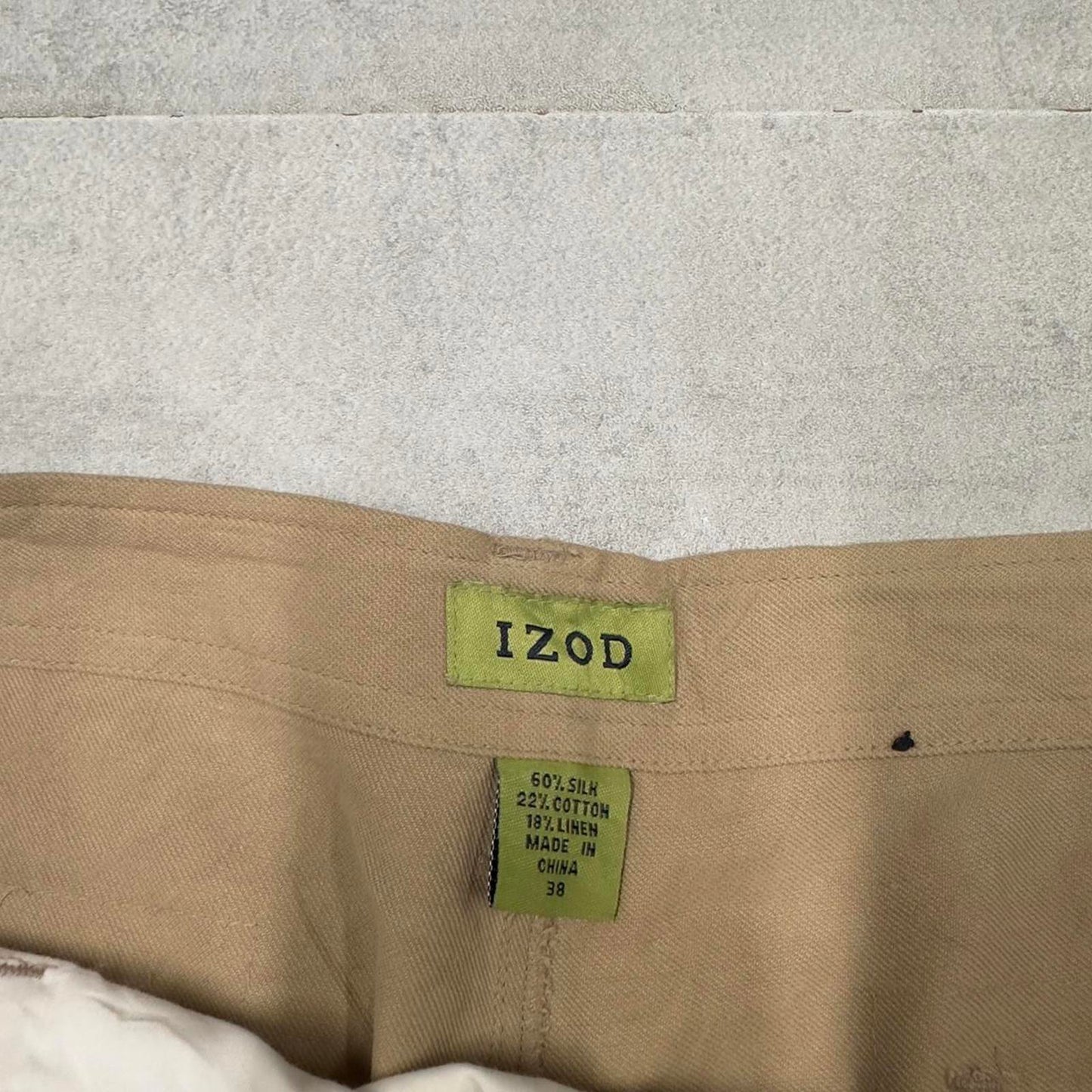 Baggy Tan IZOD cargo shorts W38