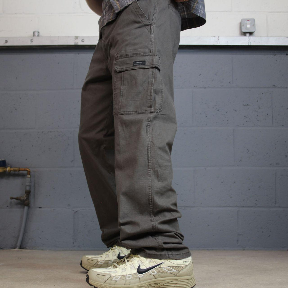 Wrangler cargo pants y2k khaki grey Straight leg skater work utility pants