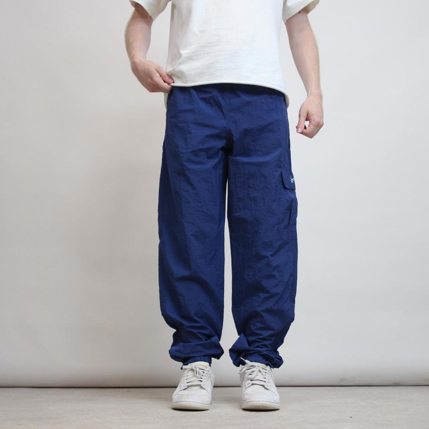 Navy Nike cargo trackies M loose floaty Y2K joggers embroidered logo