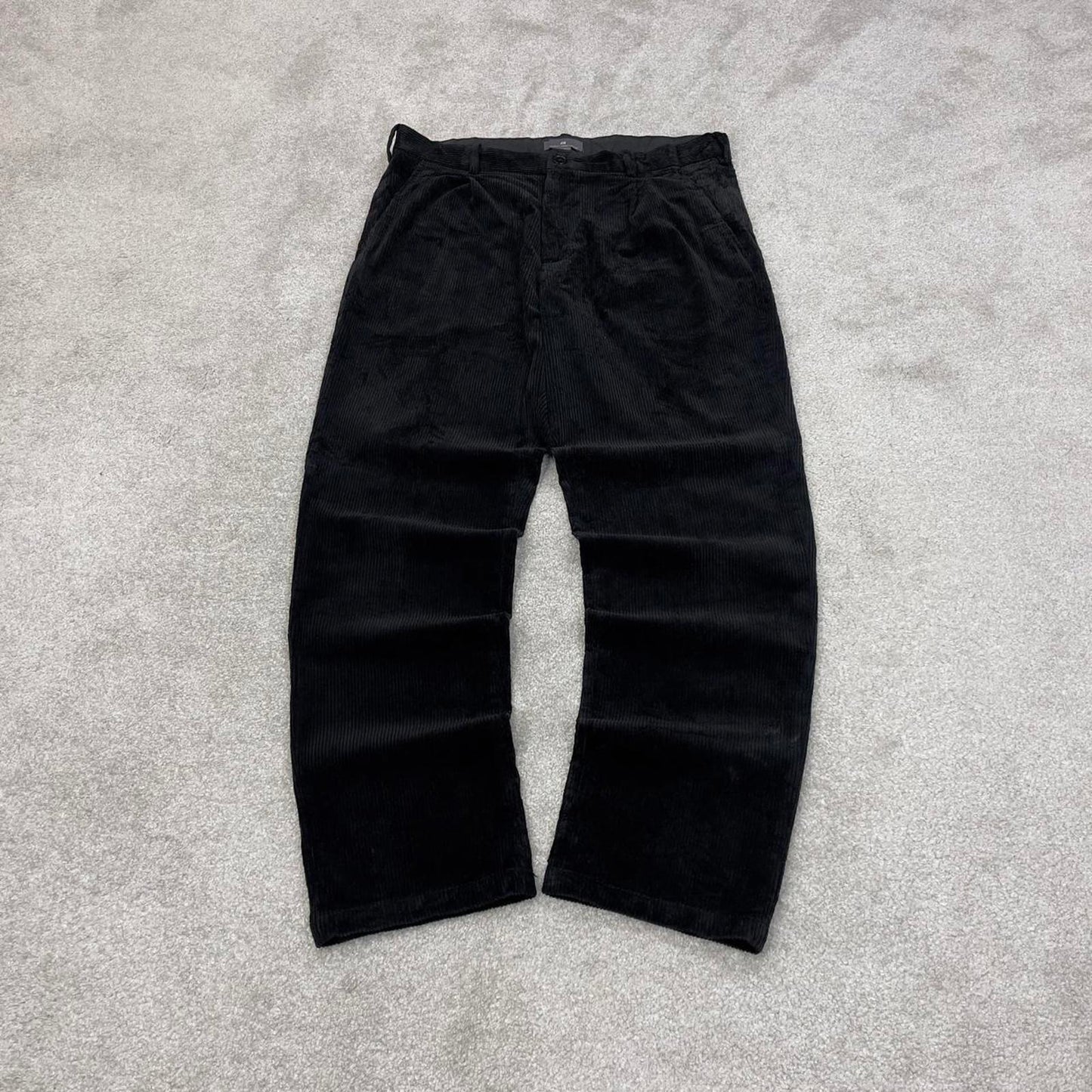 Black H&M wide wale corduroy trousers W32L30 loose pleated jumbo cord pants 90s skate style