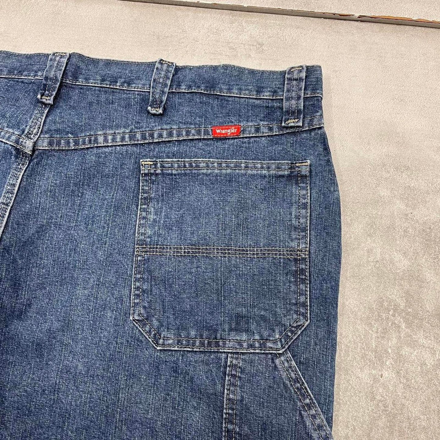 Mens baggy Wrangler carpenter jorts W42