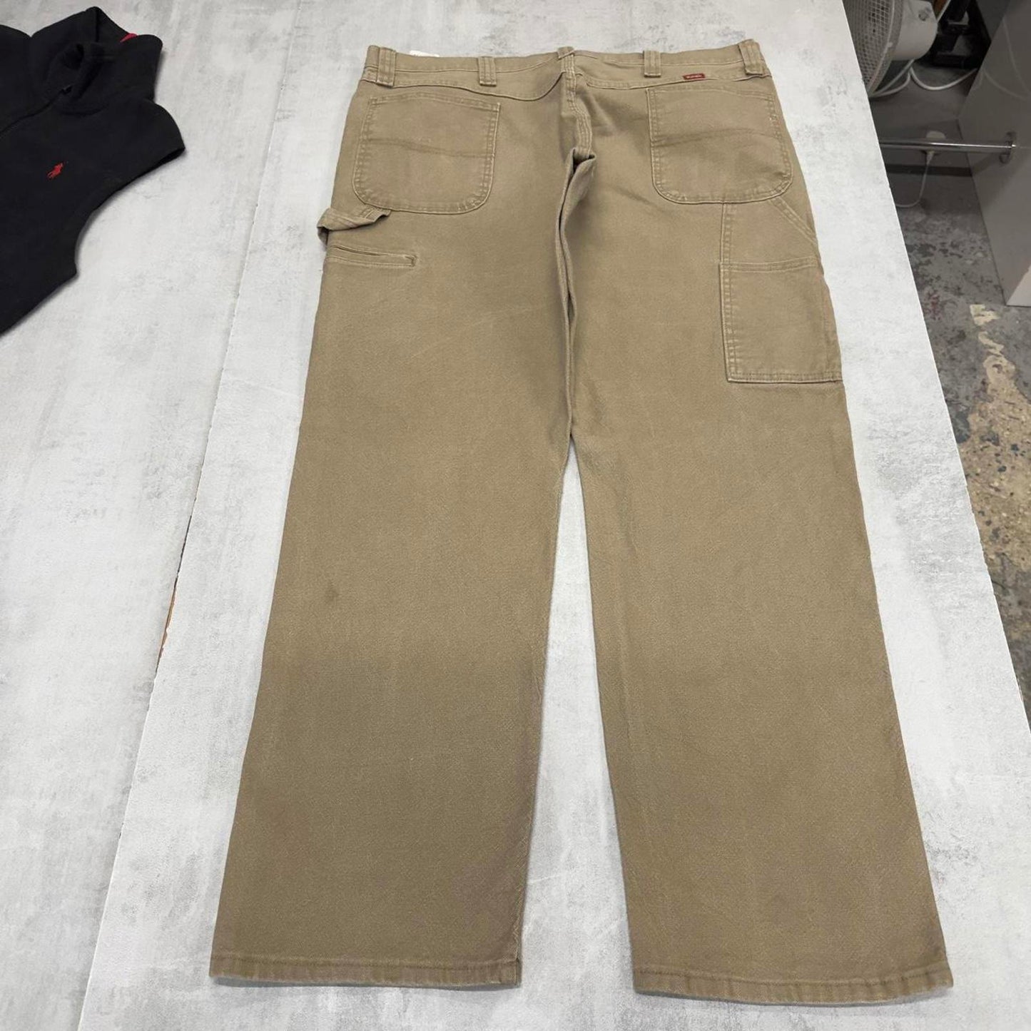 Y2K Wrangler carpenter jeans W40L32 khaki loose cargo skater style jeans
