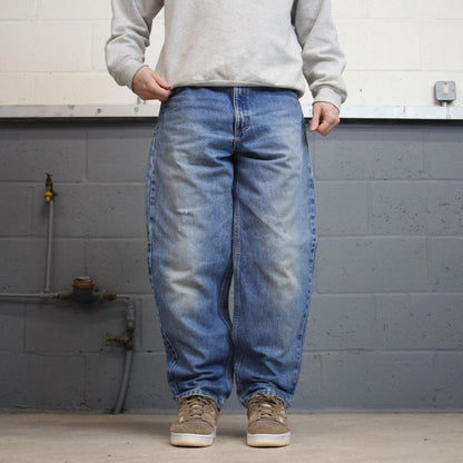 Vintage blue Carhartt jeans W36L30 loose baggy denim 90s style skater jeans patch logo