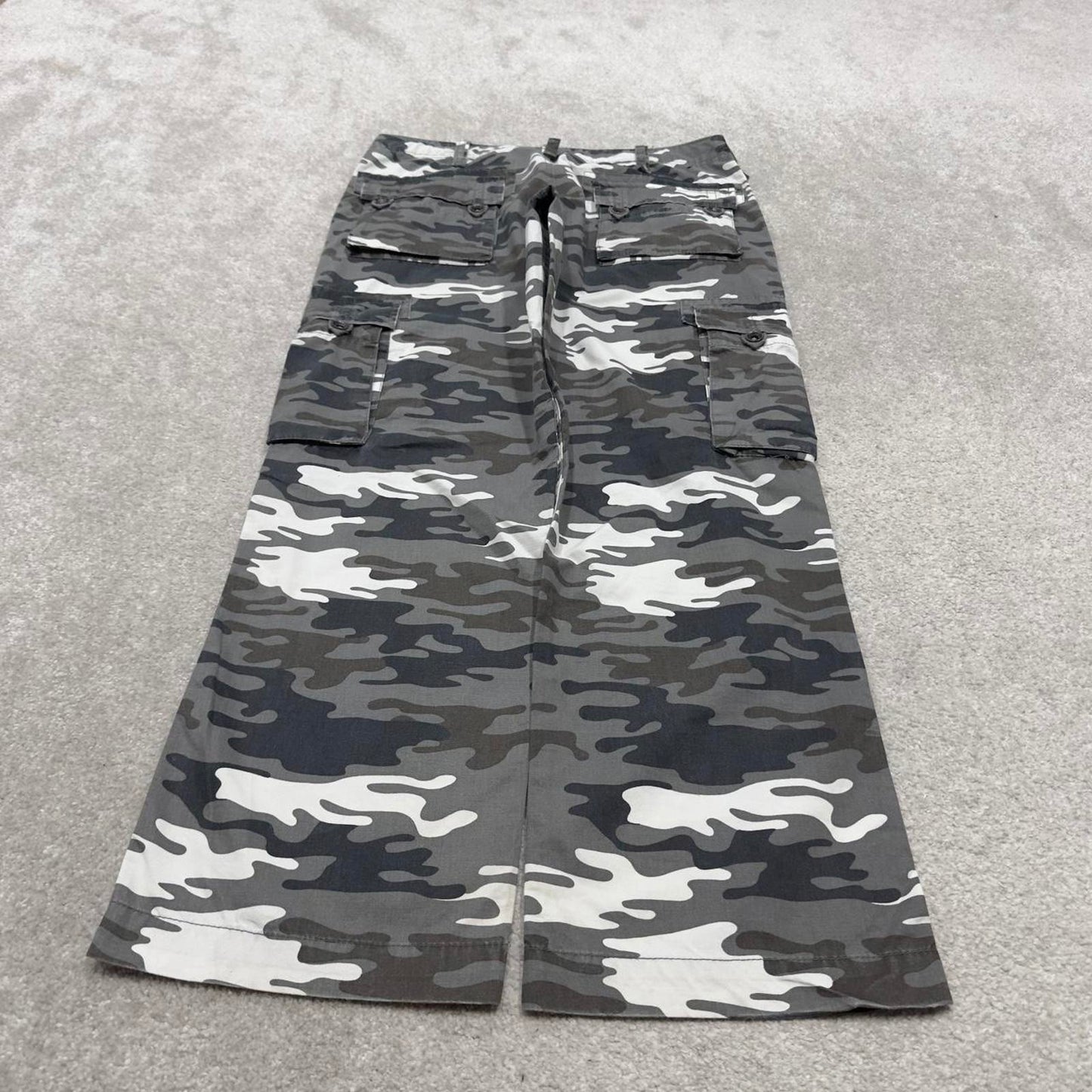 Camo cargo pants loose W32L31 khaki grey camouflage y2k style cargo trousers
