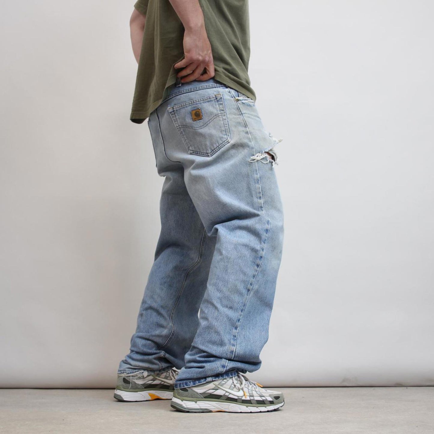Vintage Carhartt jeans W38L34 Loose Fit Classic Blue Thrashed Workwear