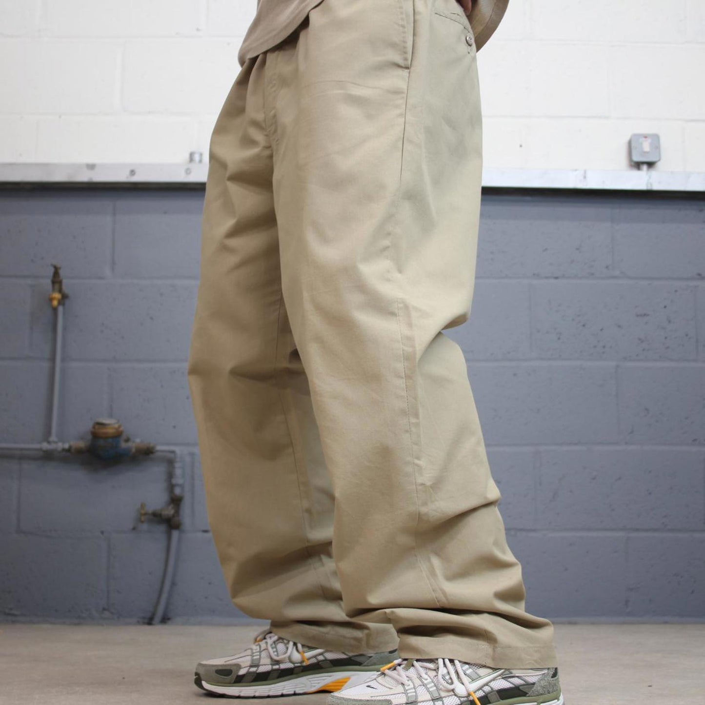 Vintage Dickies chino work pants W42L32 Khaki 90s skate style workwear trousers slim straight casual