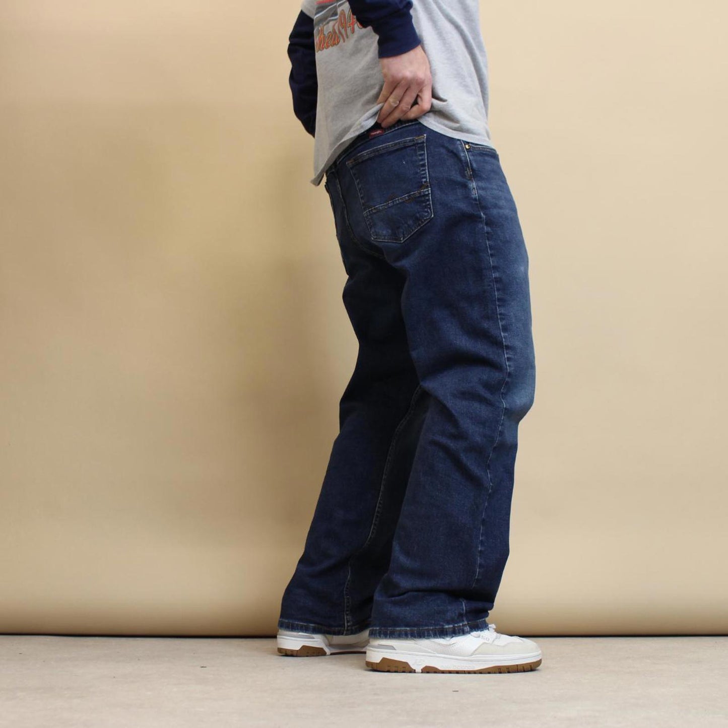 Blue Wrangler jeans W40L30 straight leg 90s style denim jeans