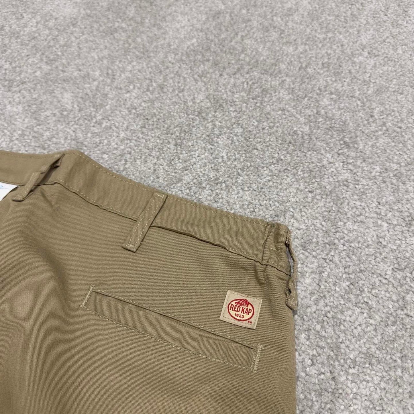 Vintage y2k baggy work pants beige Loose chino style skate trousers Red Kap workwear patch logo
