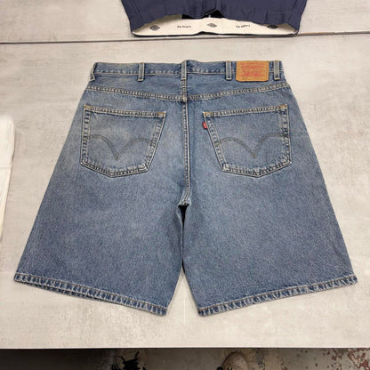 Mens Levi’s denim shorts W38