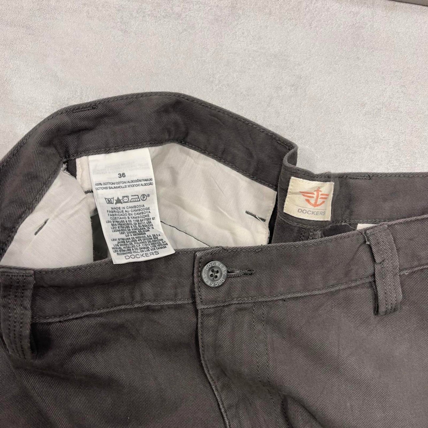 Mens baggy Dockers cargo shorts W38