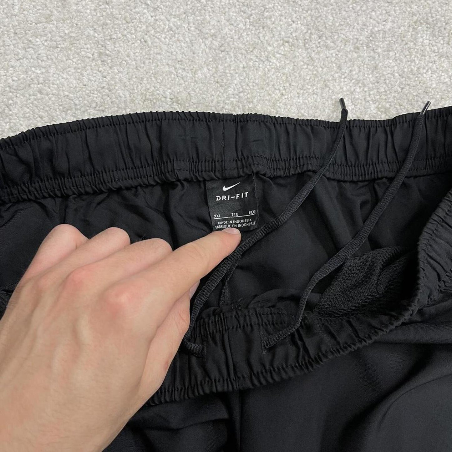 Y2K baggy Nike tracksuit bottoms black Loose floaty unlined swoosh logo track pants