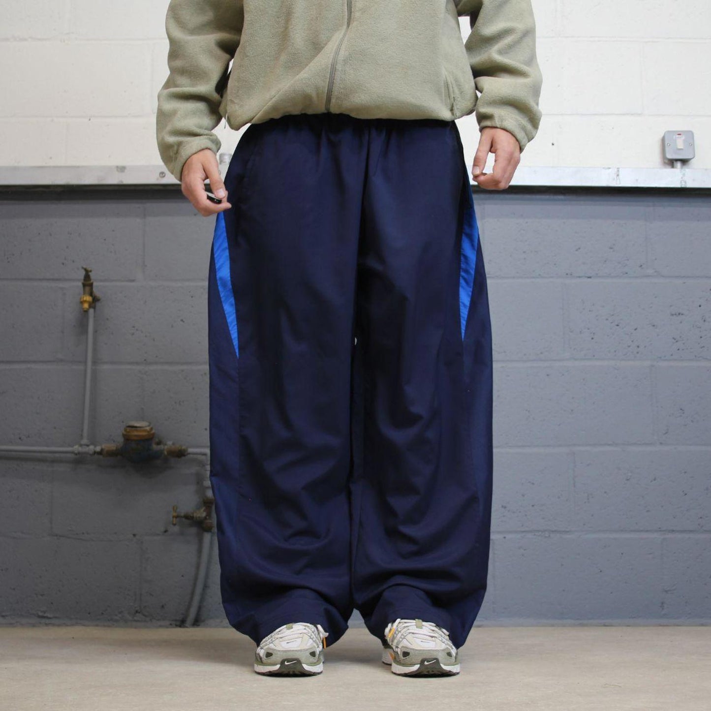 Baggy Fila trackies XXL navy loose Y2K style foaty joggers print logo