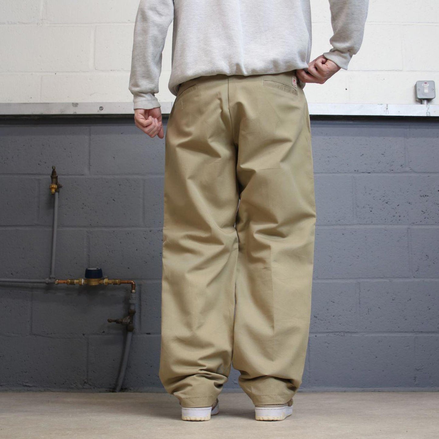 Vintage y2k baggy work pants loose beige Loosehino style skate trousers Red Kap workwear patch logo