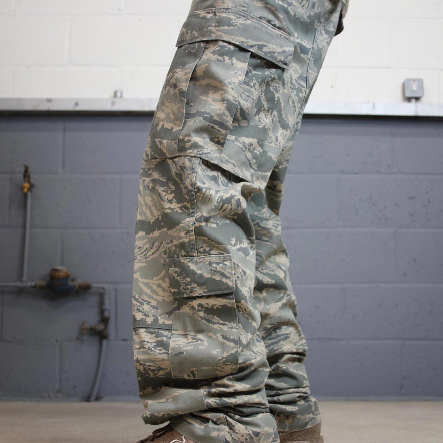 US Air Force cargo pants W30L36 baggy green digital camouflage trousers double knee utility