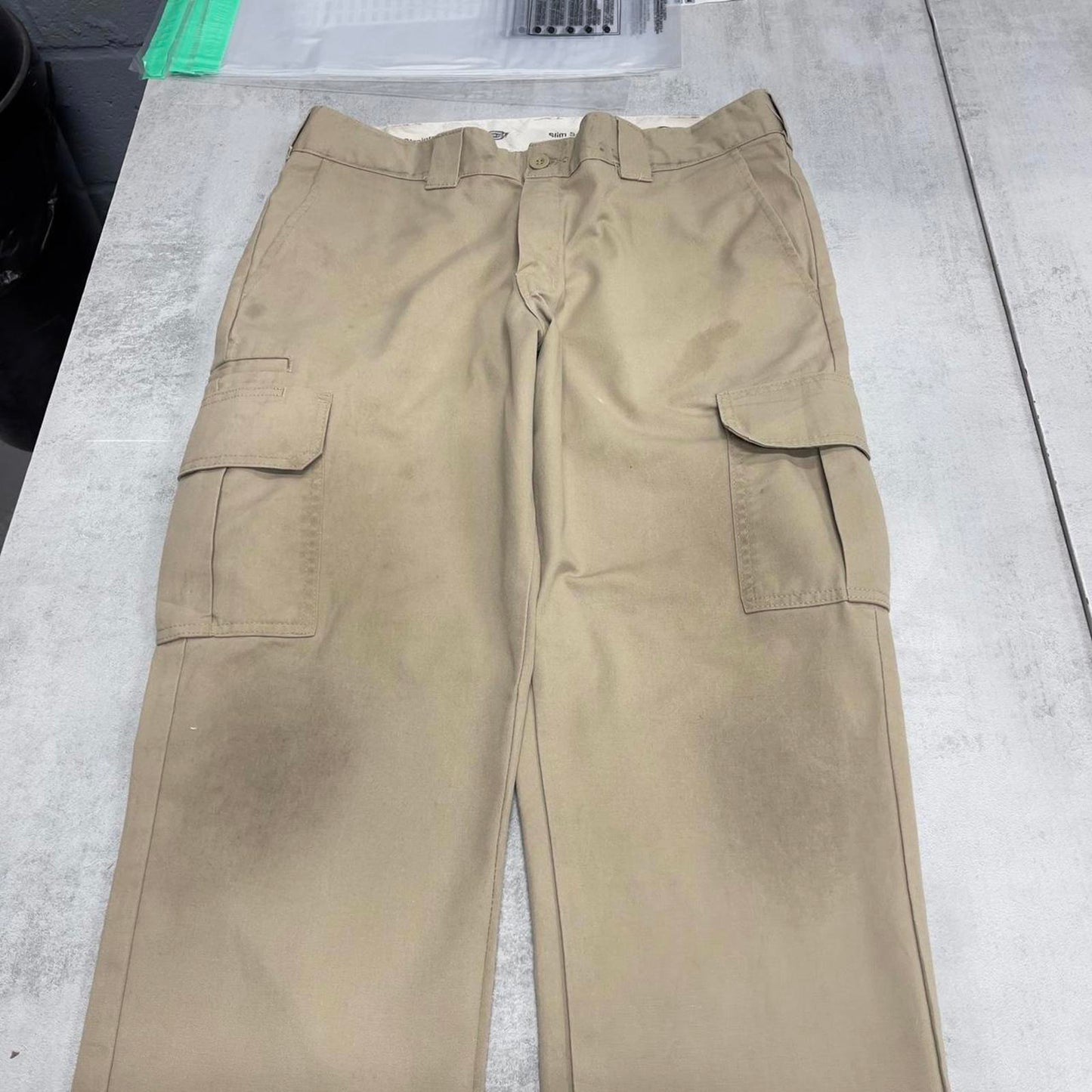 Dickies cargo pants W34 L32 beige slim straight cargos patch logo