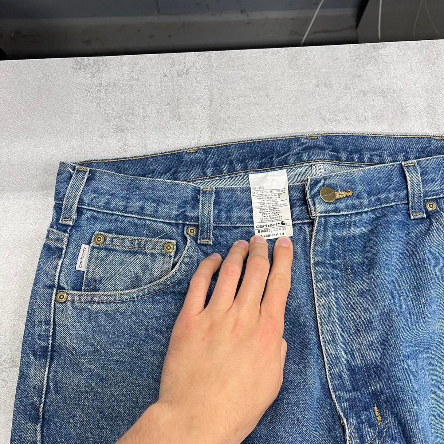 Mens vintage Carhartt jeans W40 L32 Loose traditional fit thick denim work jeans