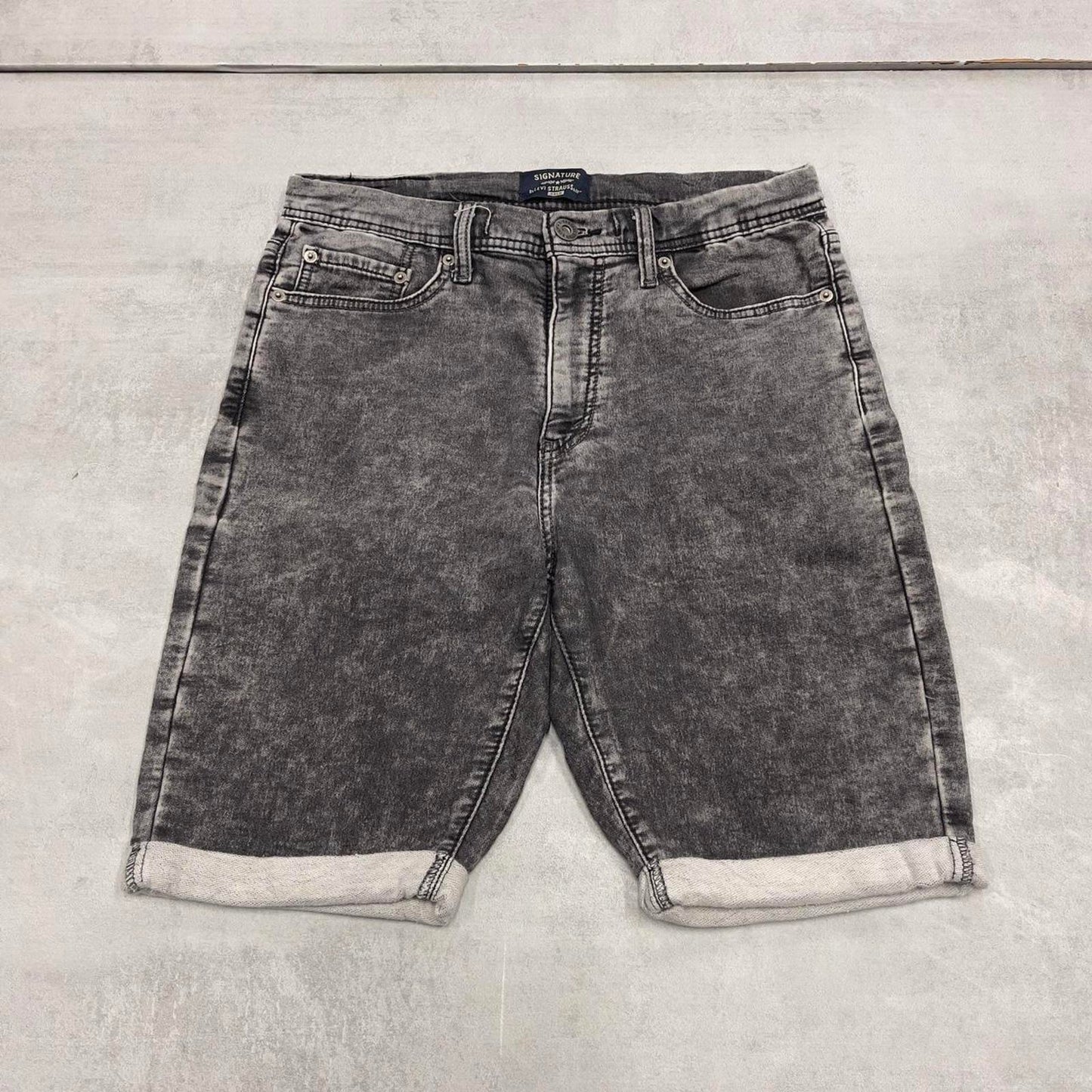 Mens Signature Levi’s shorts W30