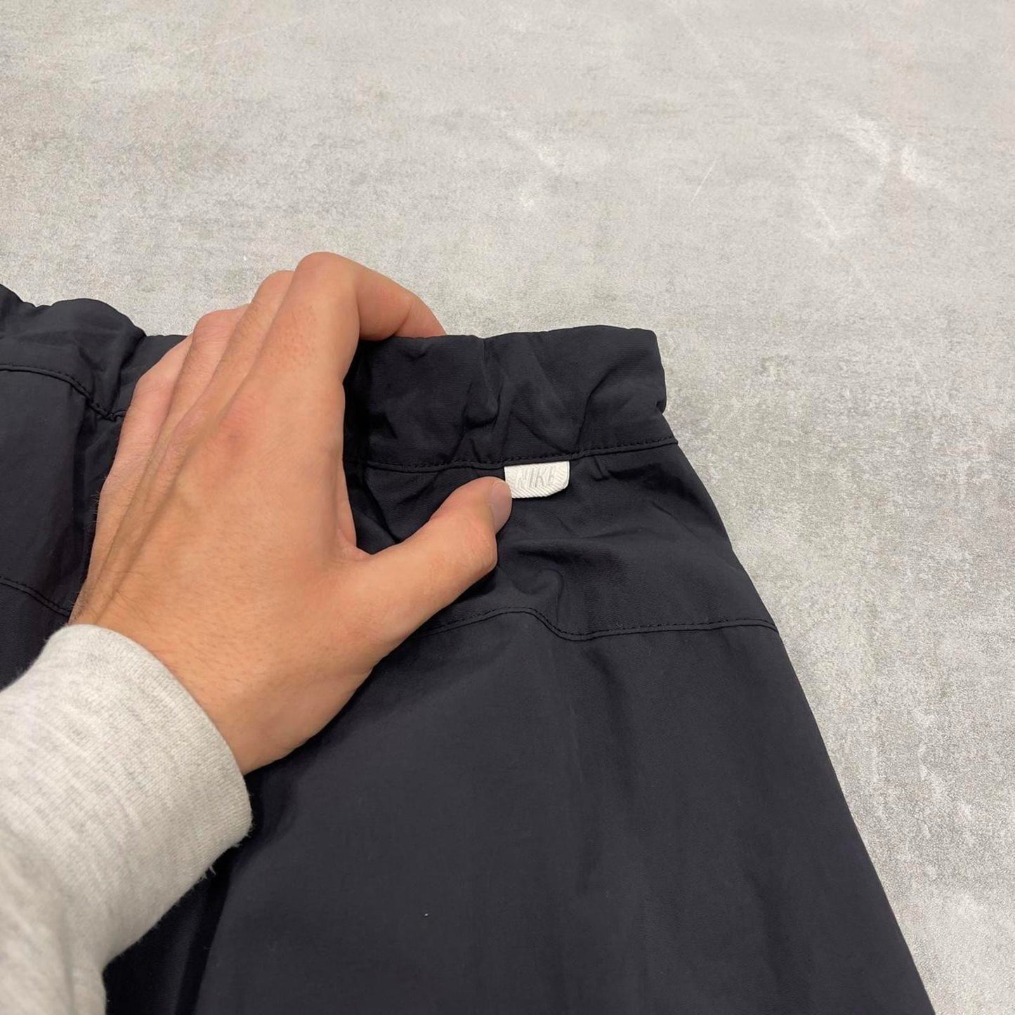 Black Nike trackies W38 loose y2k floaty leg joggers embroidered logo gym wear tracksuit bottoms